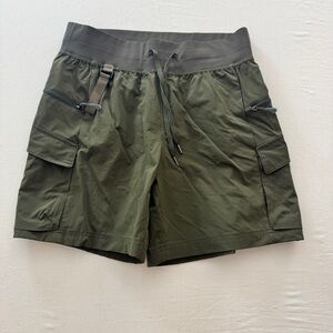 Olive Green Cargo Shorts Pockets